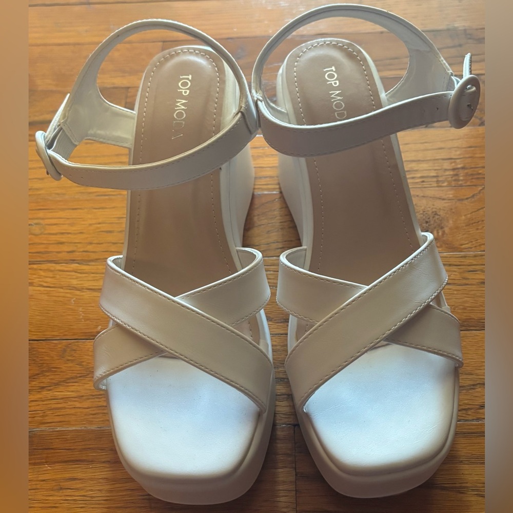 Which platform sandals. Women’s size 10